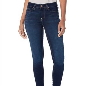 Signature by Levi Strauss & Co. Gold Label Women's Modern Skinny Jeans
